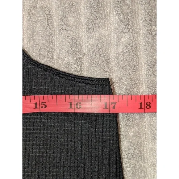 Fabletics Cropped Swing Tank Top Side Slit Shirttail Hem Relaxed Fit XS NWT - Picture 9 of 9